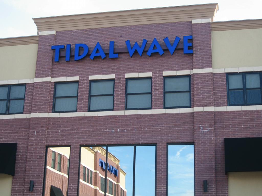 Tidal Wave Hand Car Wash & Detail Center Worth IL 60482 7086719130